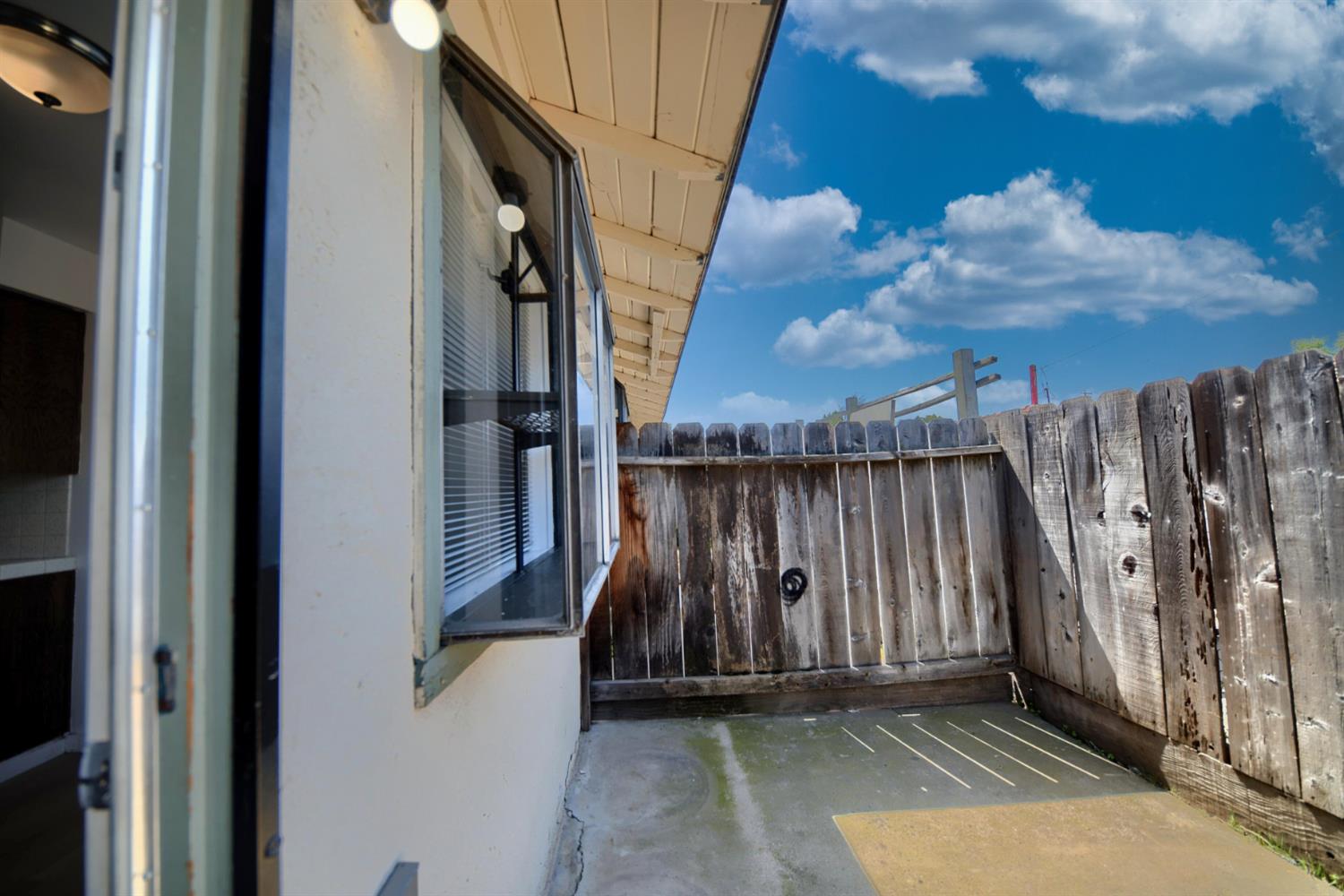 4002 E Dakota Ave, Fresno, CA 93726