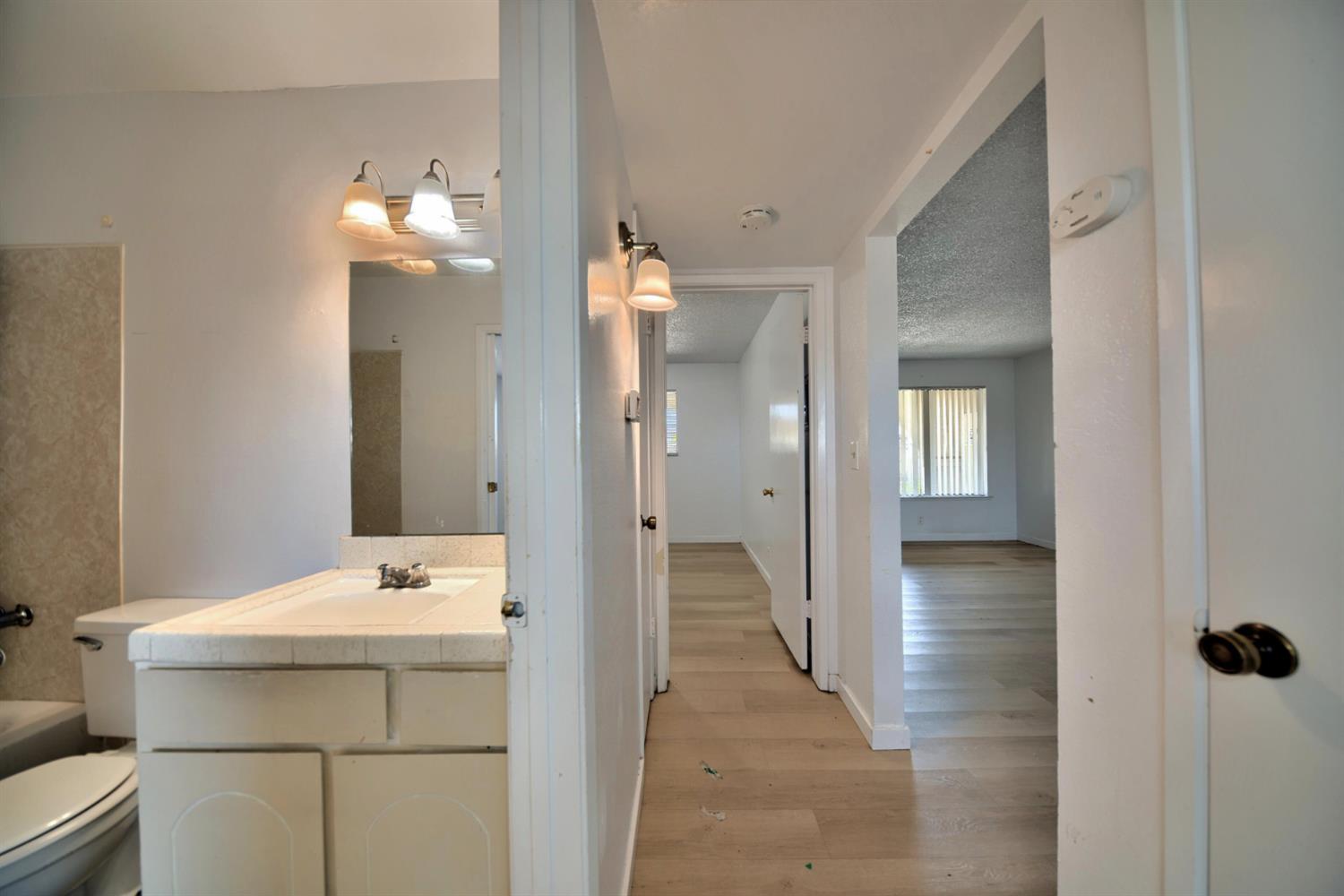 4002 E Dakota Ave, Fresno, CA 93726