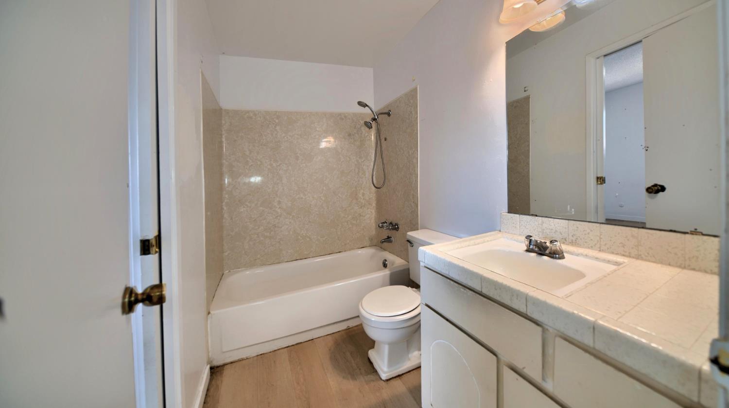 4002 E Dakota Ave, Fresno, CA 93726