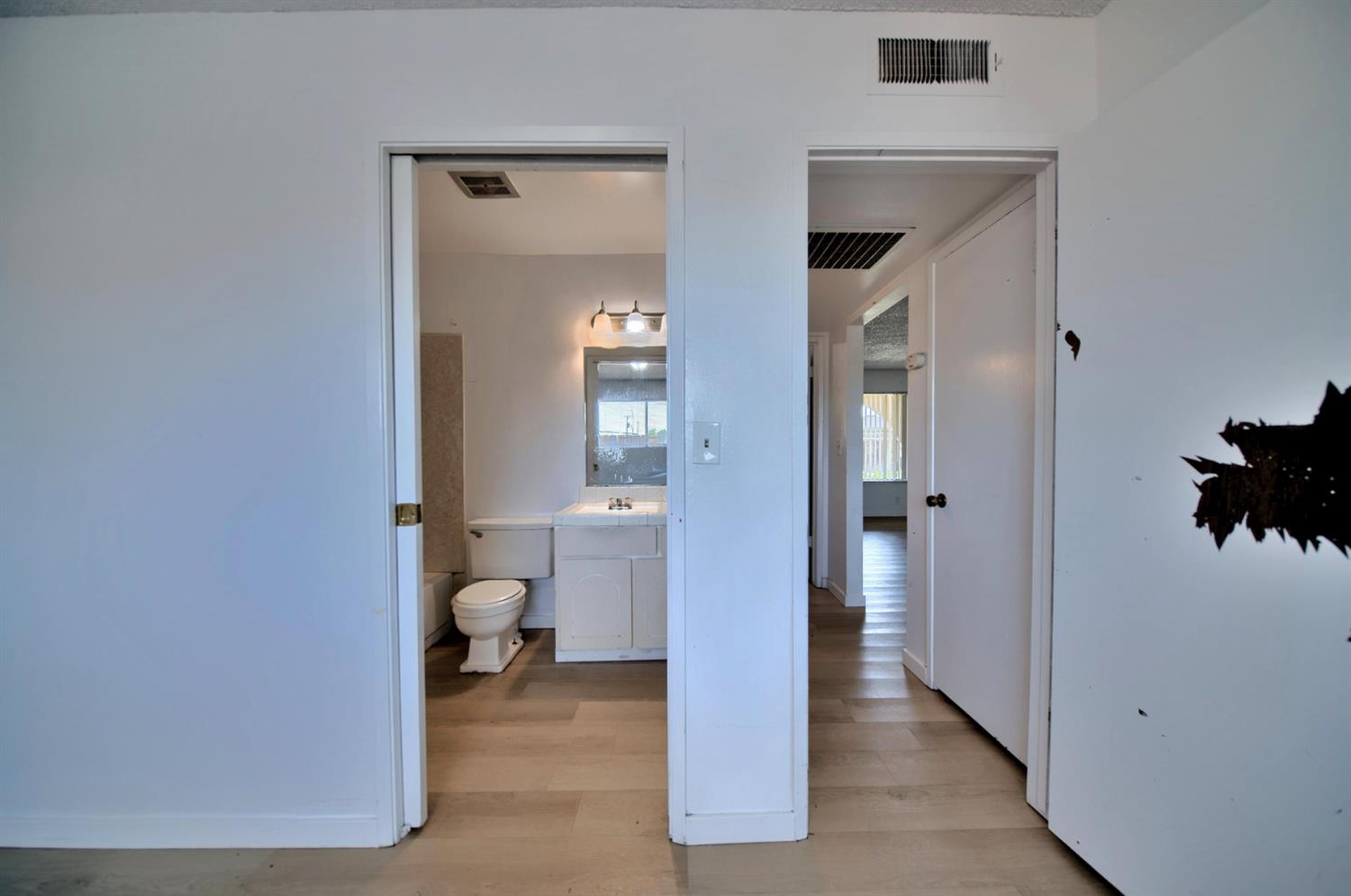 4002 E Dakota Ave, Fresno, CA 93726