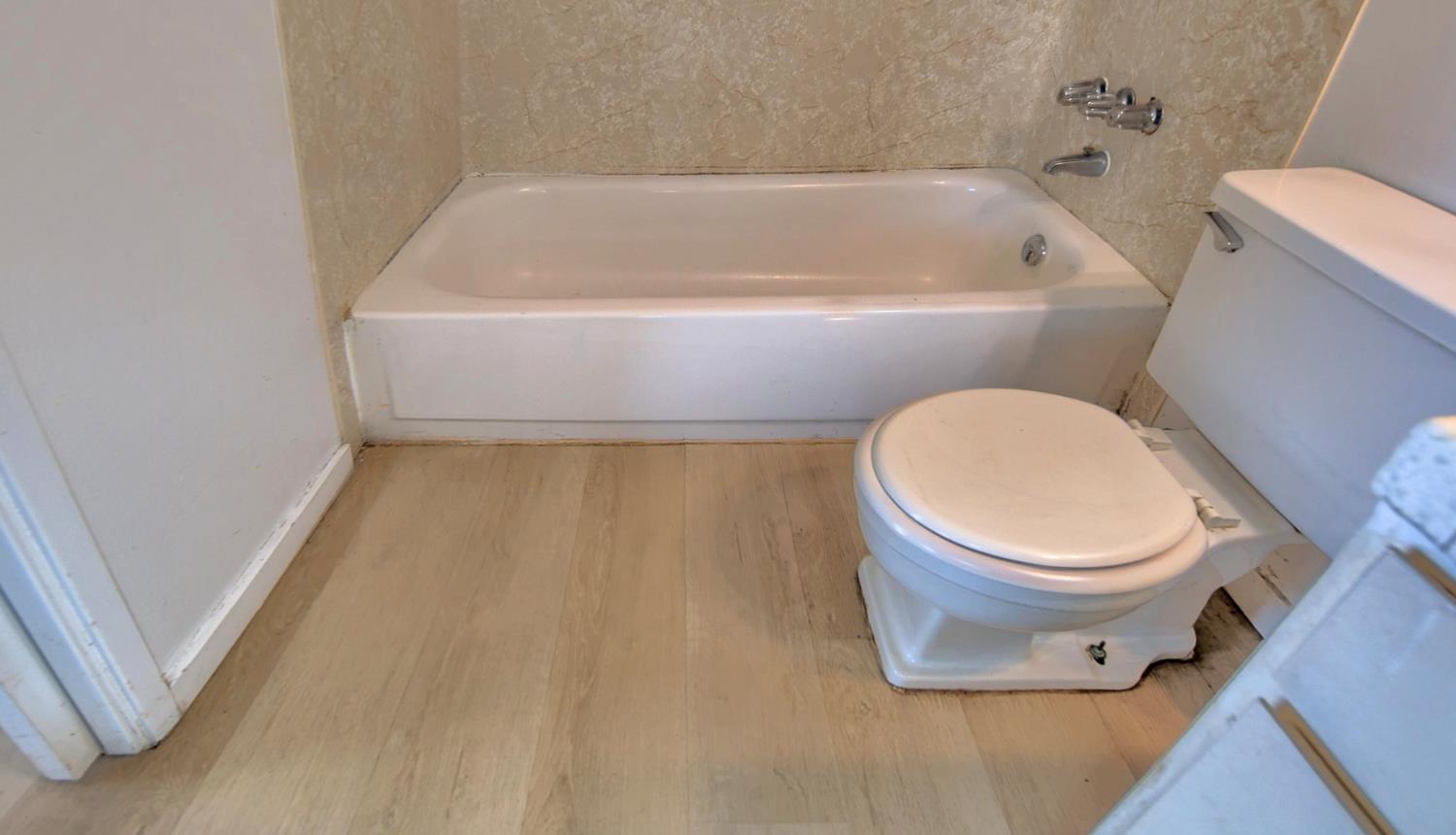 4002 E Dakota Ave, Fresno, CA 93726