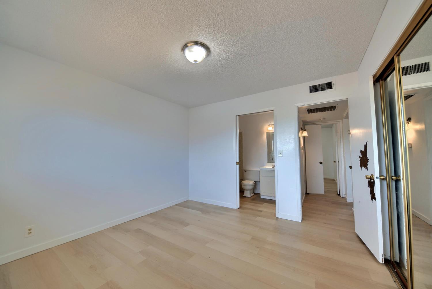 4002 E Dakota Ave, Fresno, CA 93726