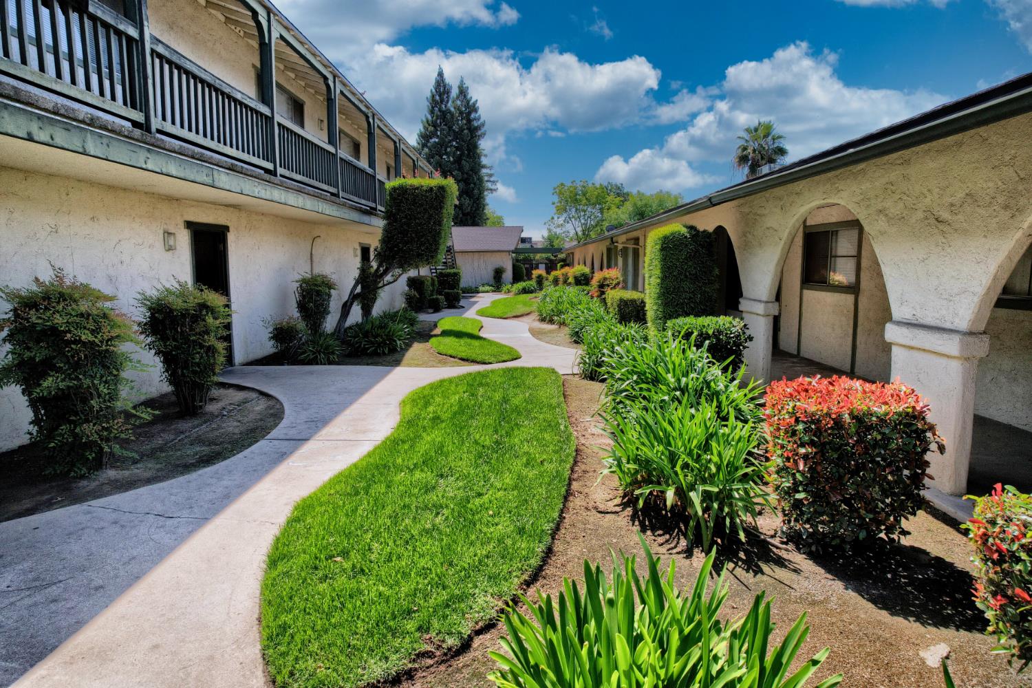 4002 E Dakota Ave, Fresno, CA 93726