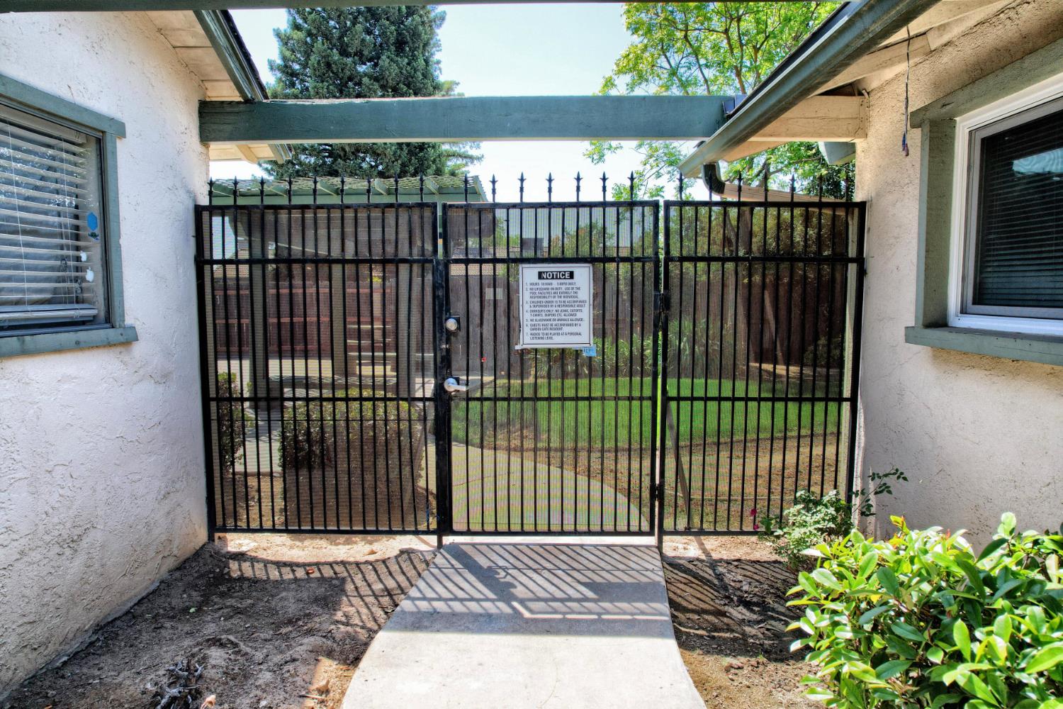 4002 E Dakota Ave, Fresno, CA 93726