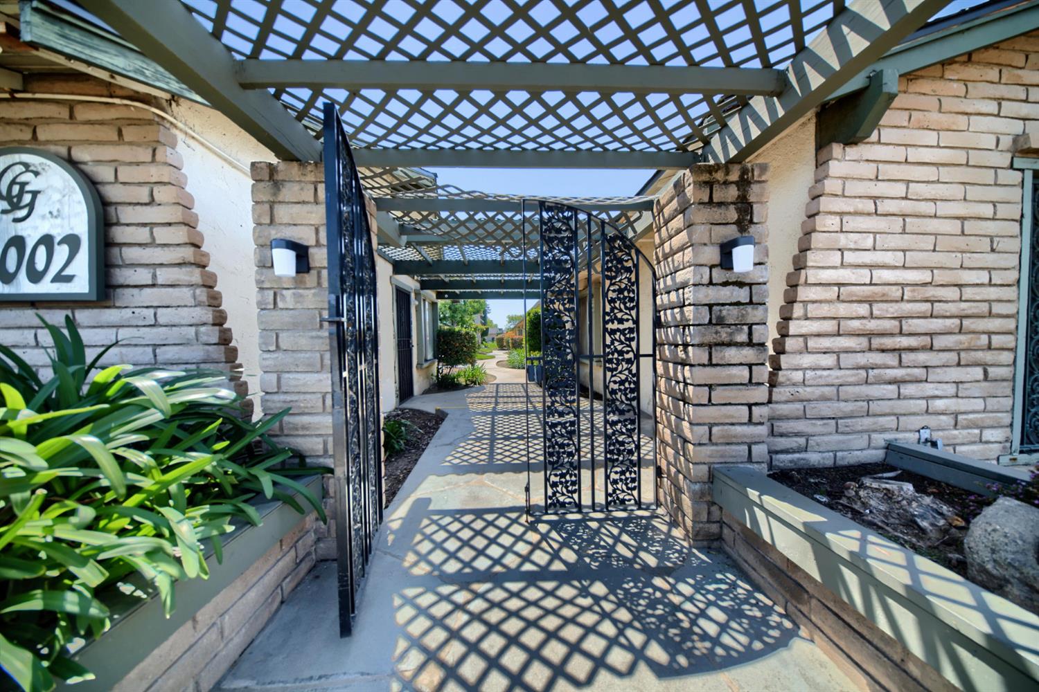 4002 E Dakota Ave, Fresno, CA 93726