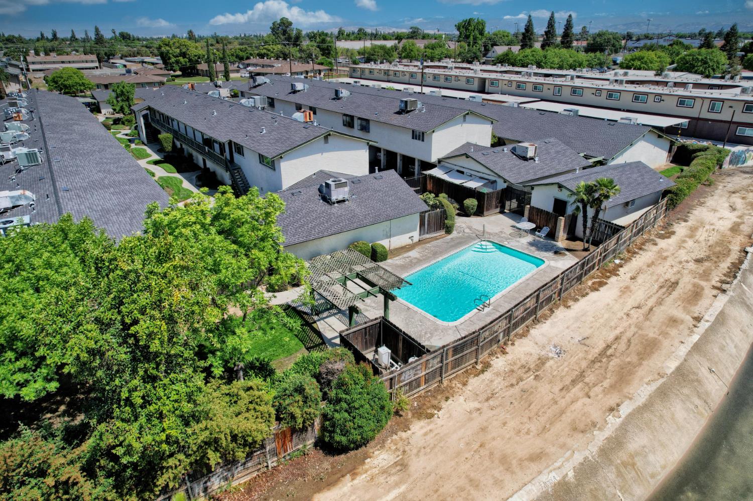 4002 E Dakota Ave, Fresno, CA 93726