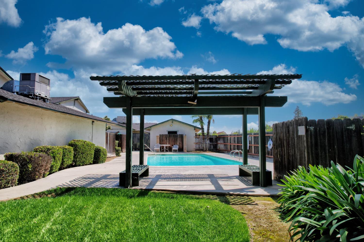 4002 E Dakota Ave, Fresno, CA 93726