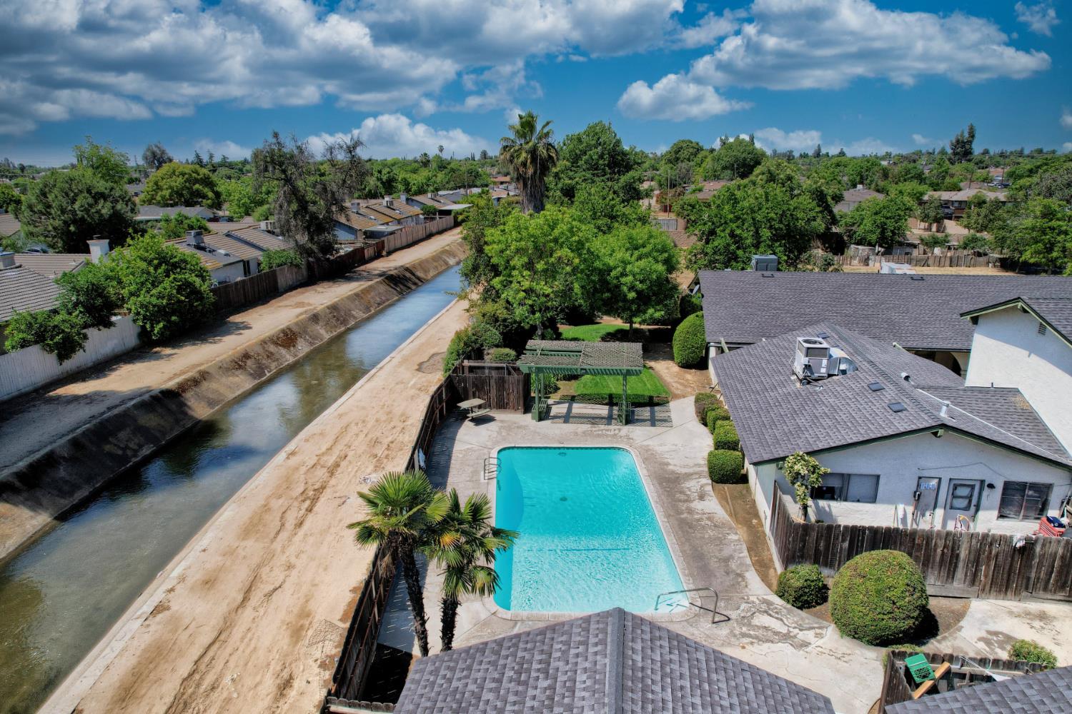 4002 E Dakota Ave, Fresno, CA 93726