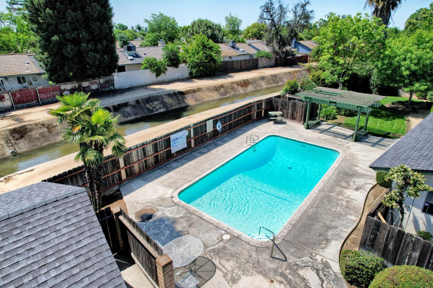 4002 E Dakota Ave, Fresno, CA 93726