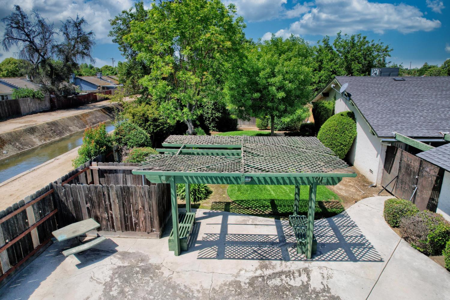 4002 E Dakota Ave, Fresno, CA 93726