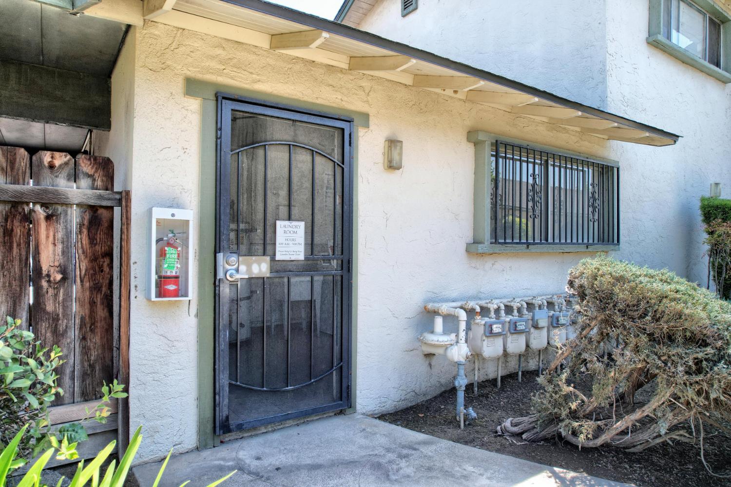 4002 E Dakota Ave, Fresno, CA 93726