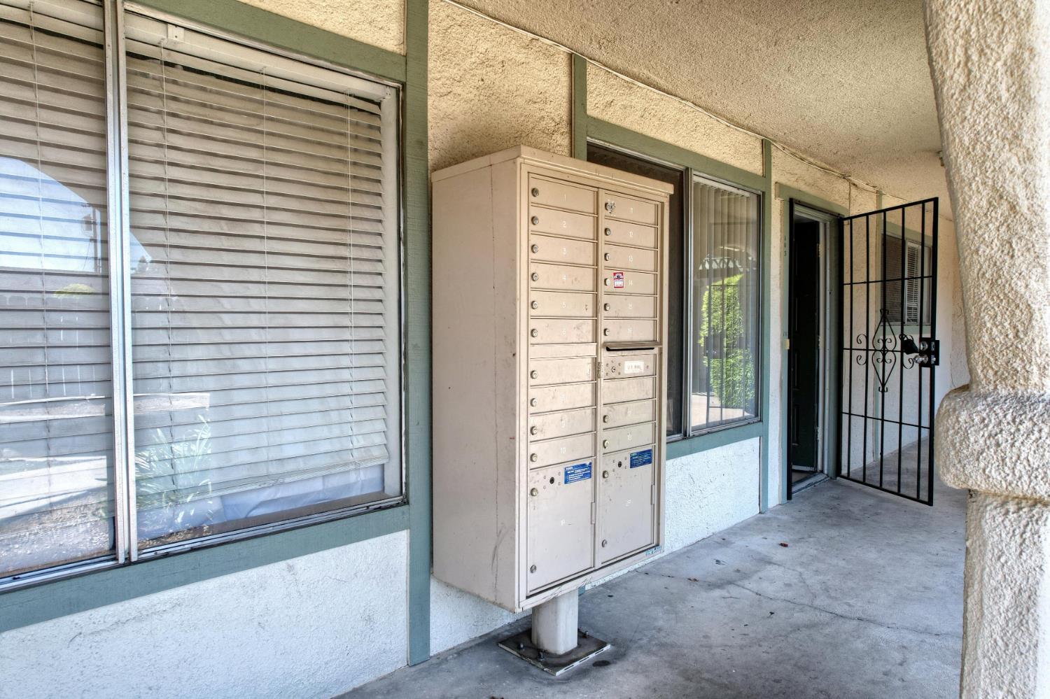 4002 E Dakota Ave, Fresno, CA 93726