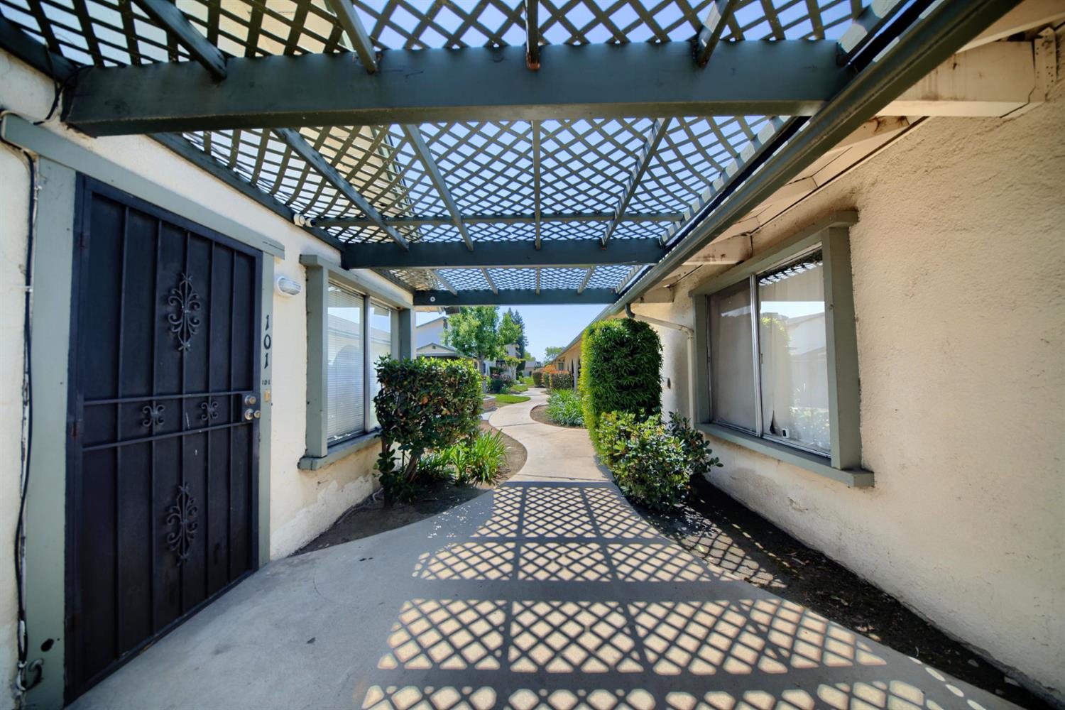 4002 E Dakota Ave, Fresno, CA 93726