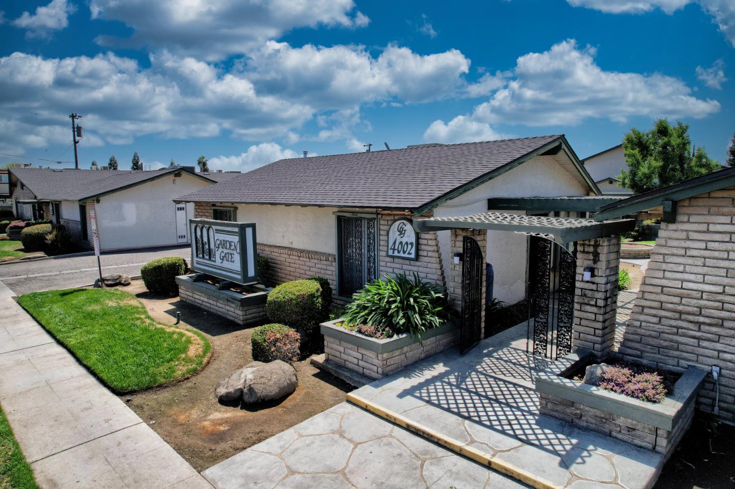 4002 E Dakota Ave, Fresno, CA 93726