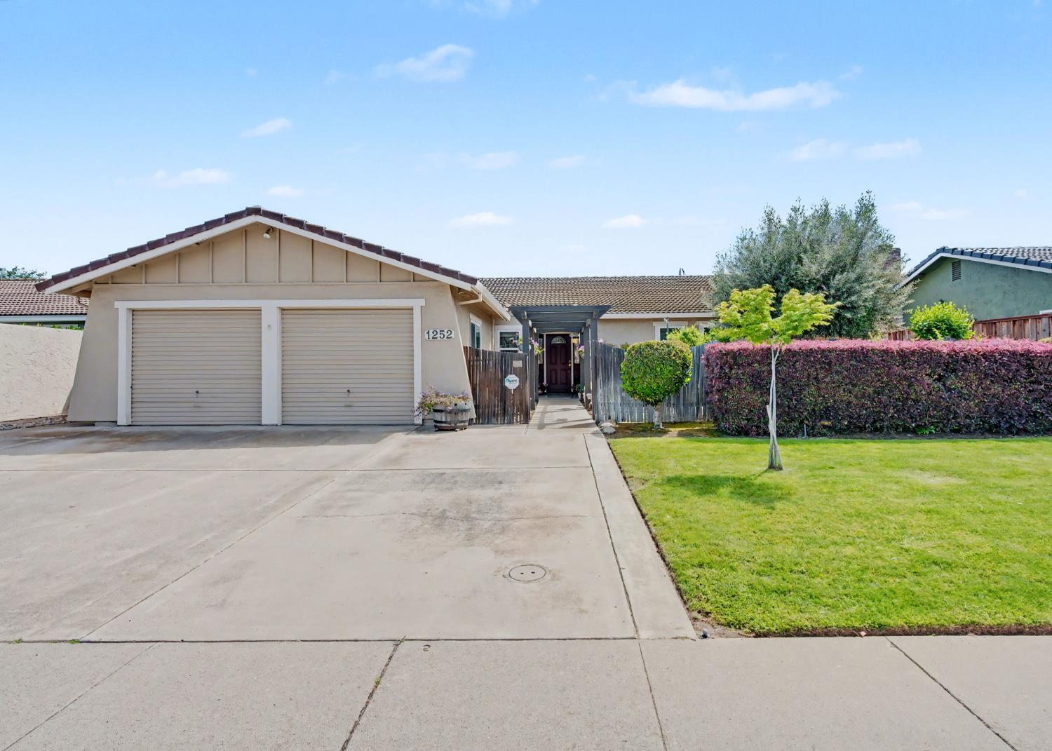 1252 Sterling Pl, Manteca, CA 95336