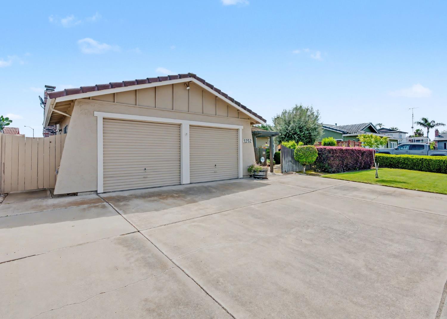 1252 Sterling Pl, Manteca, CA 95336
