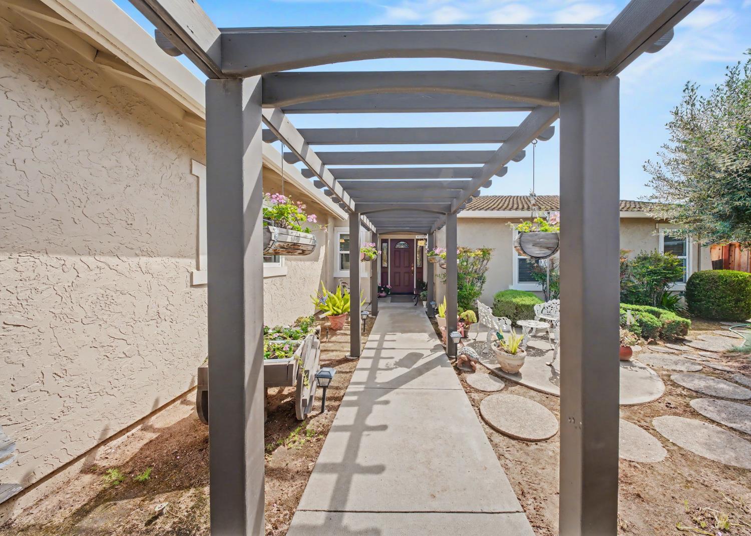 1252 Sterling Pl, Manteca, CA 95336