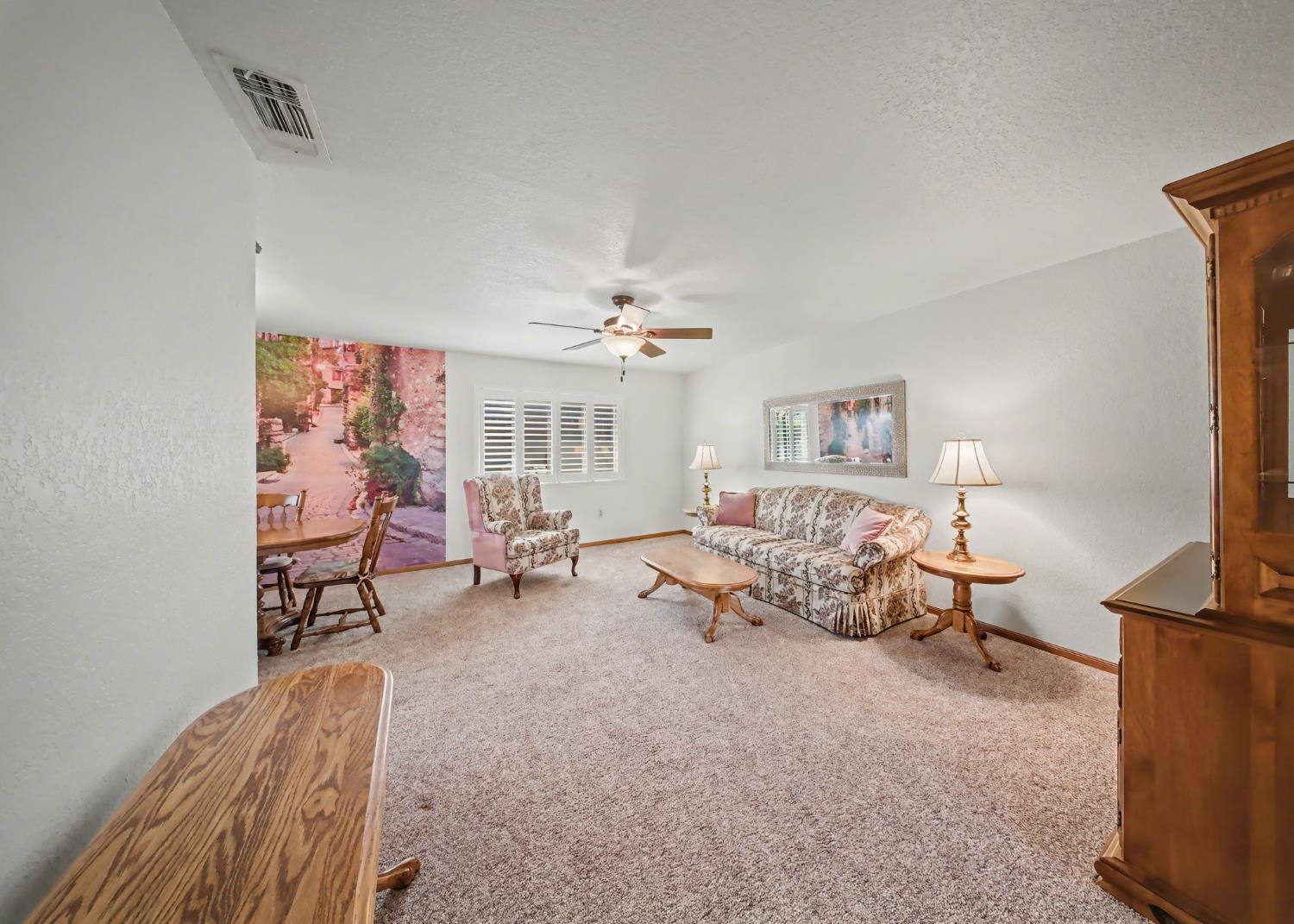 1252 Sterling Pl, Manteca, CA 95336