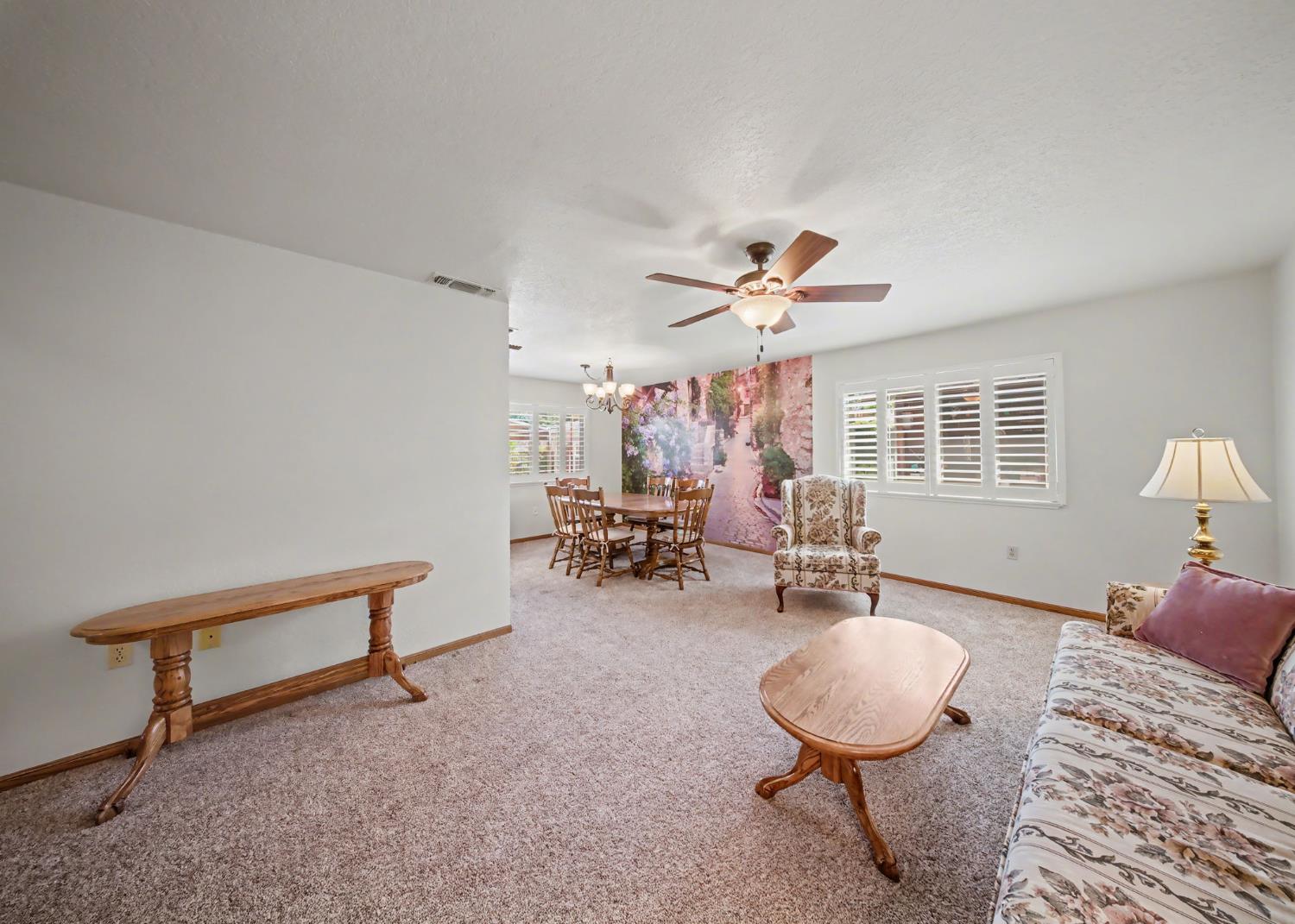 1252 Sterling Pl, Manteca, CA 95336