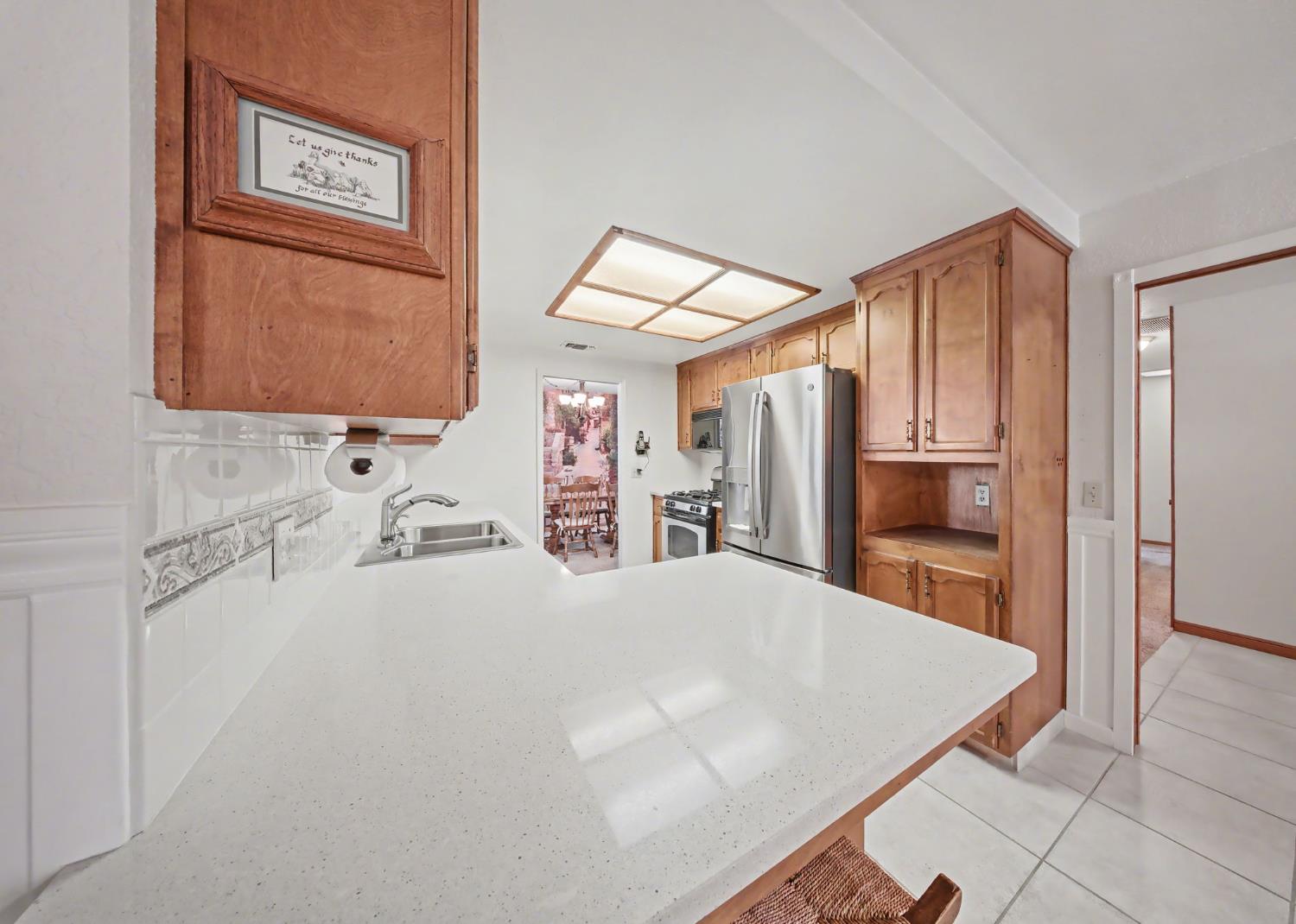 1252 Sterling Pl, Manteca, CA 95336