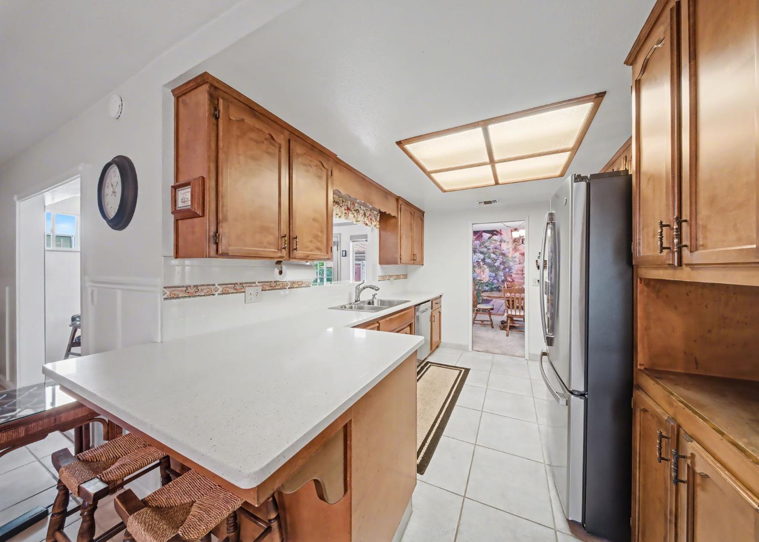 1252 Sterling Pl, Manteca, CA 95336