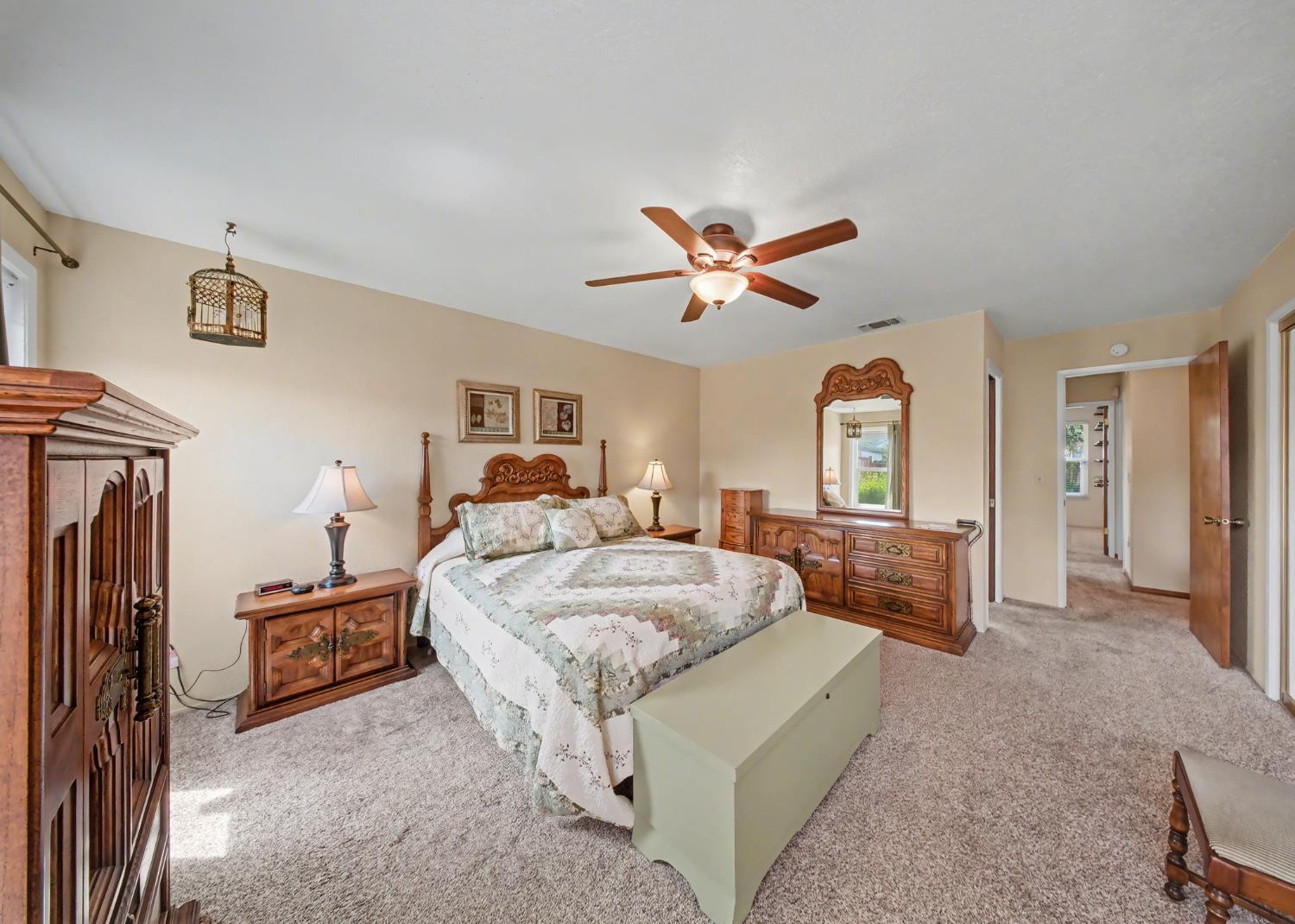 1252 Sterling Pl, Manteca, CA 95336