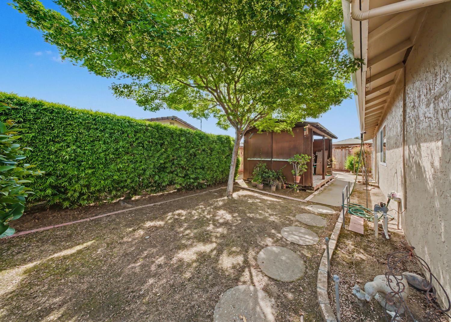 1252 Sterling Pl, Manteca, CA 95336