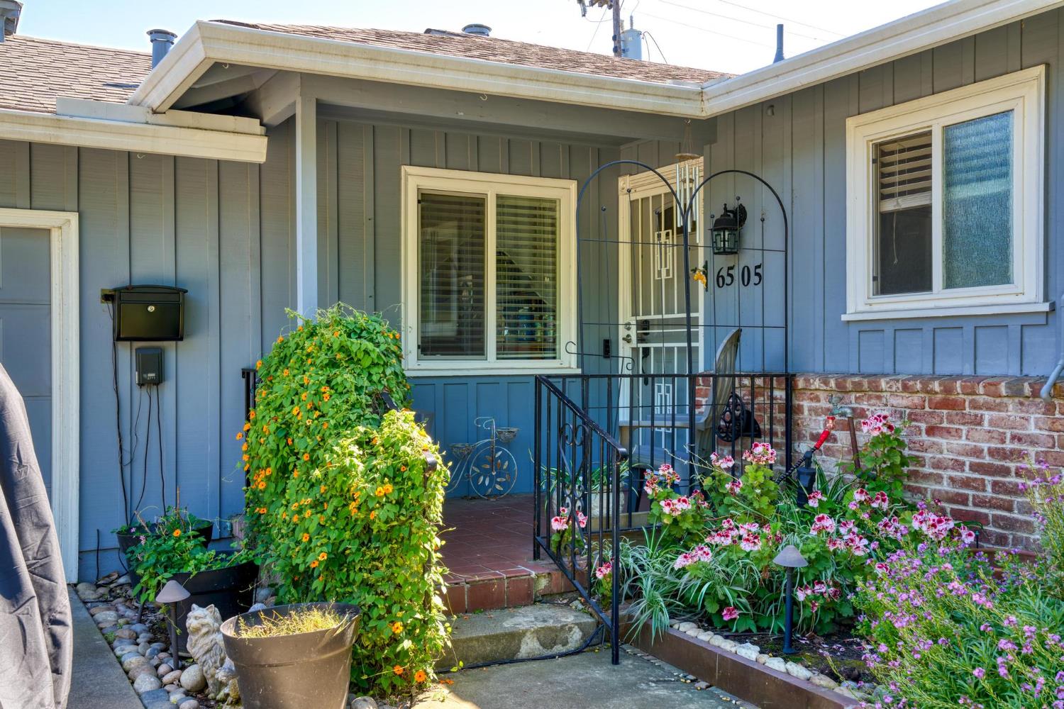 6505 N Alexandria Pl, Manteca, CA 95207