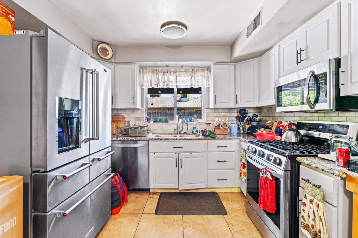 6505 N Alexandria Pl, Manteca, CA 95207