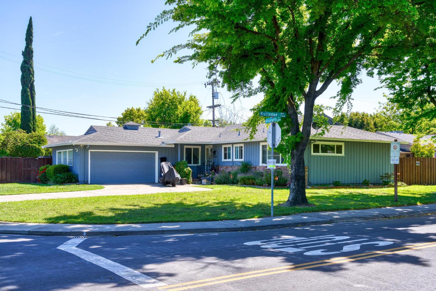 6505 N Alexandria Pl, Manteca, CA 95207