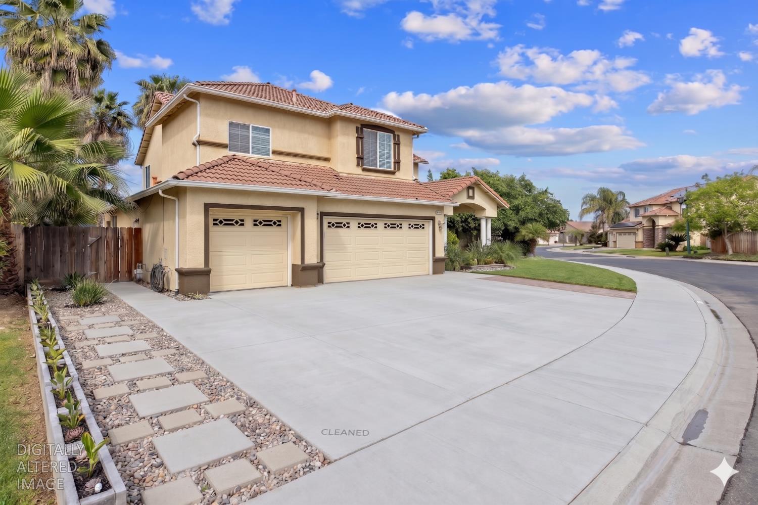 1077 Paradise Dr, Lemoore, CA 93245