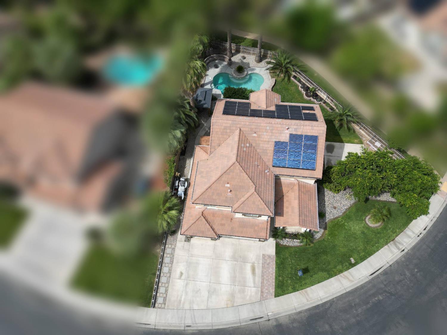 1077 Paradise Dr, Lemoore, CA 93245