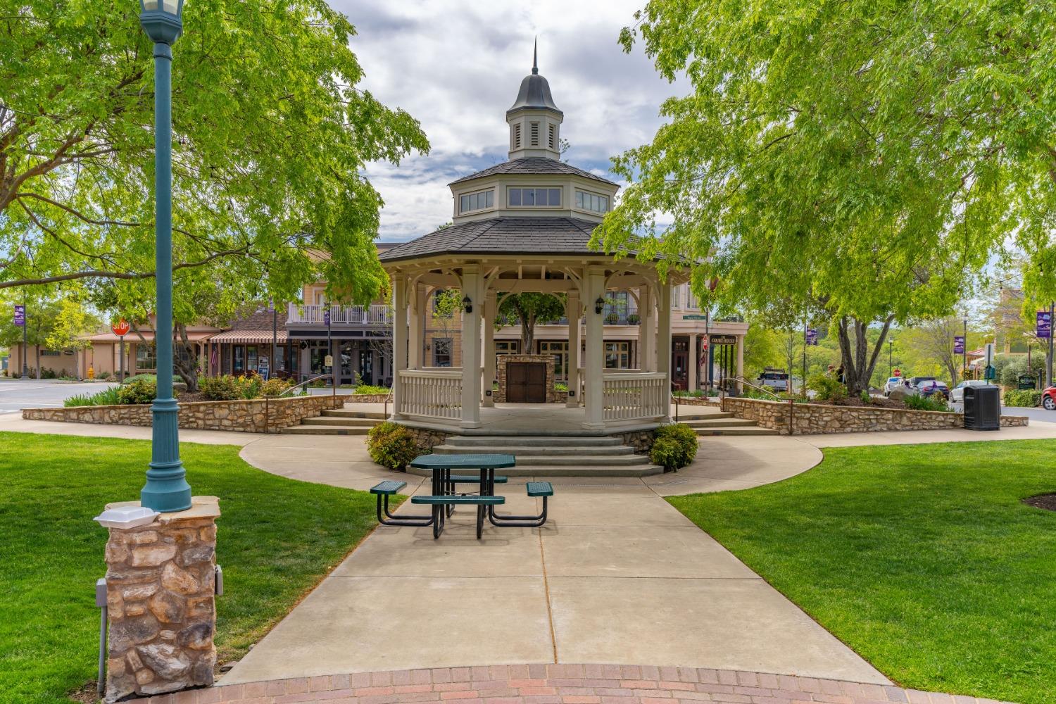 4740 Lakeshore Dr, Copperopolis, CA 95228