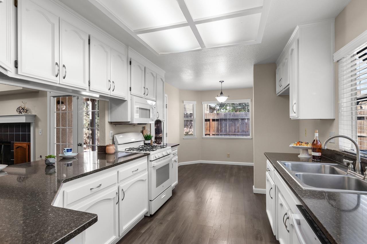 244 Laurelwood Cir, Manteca, CA 95336