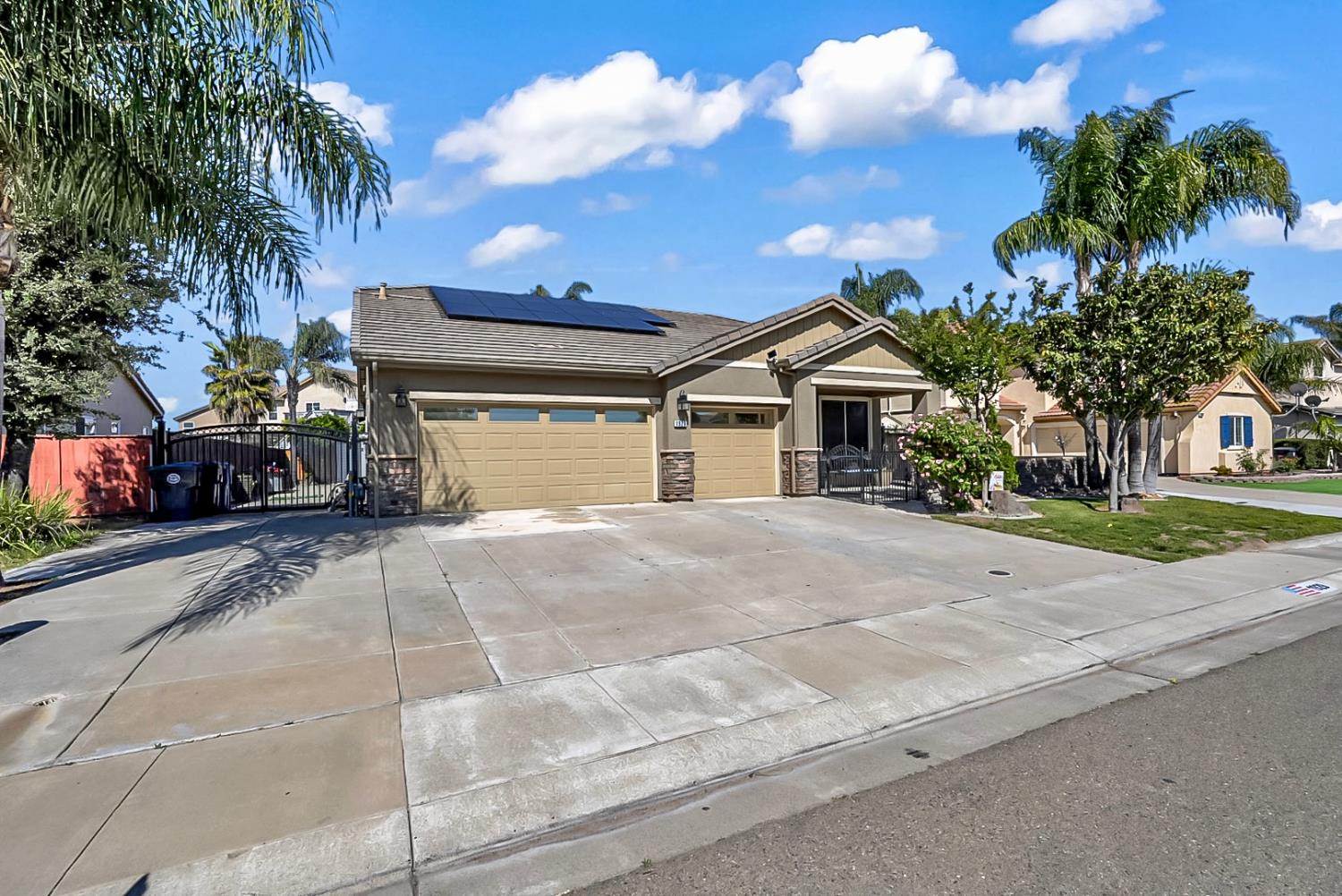 1929 Sparrowhawk St, Manteca, CA 95337