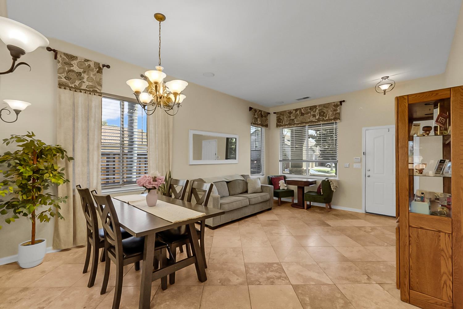 1929 Sparrowhawk St, Manteca, CA 95337