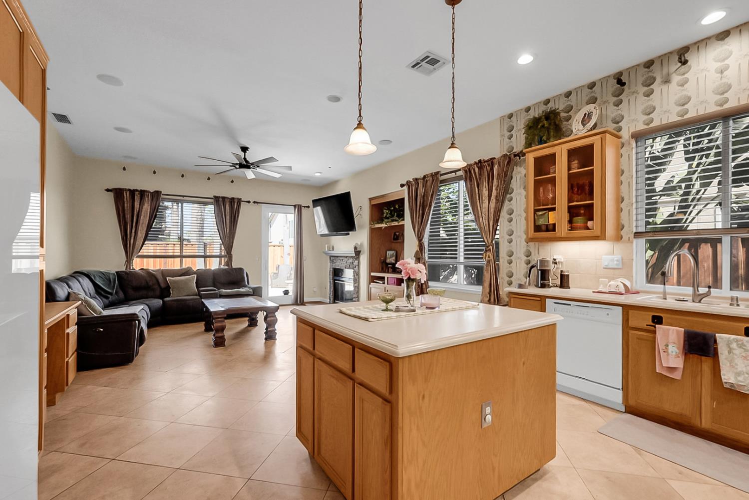 1929 Sparrowhawk St, Manteca, CA 95337