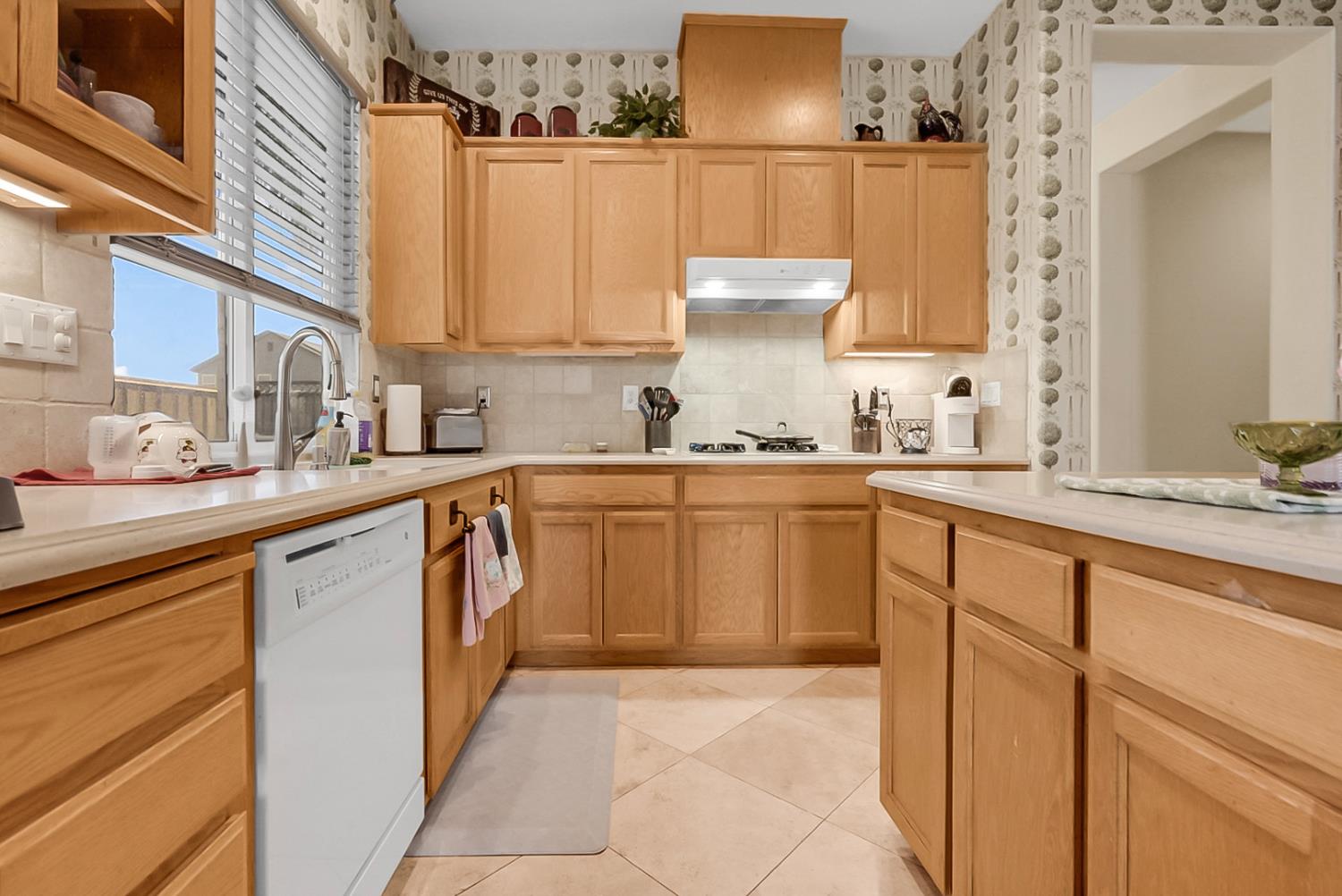 1929 Sparrowhawk St, Manteca, CA 95337