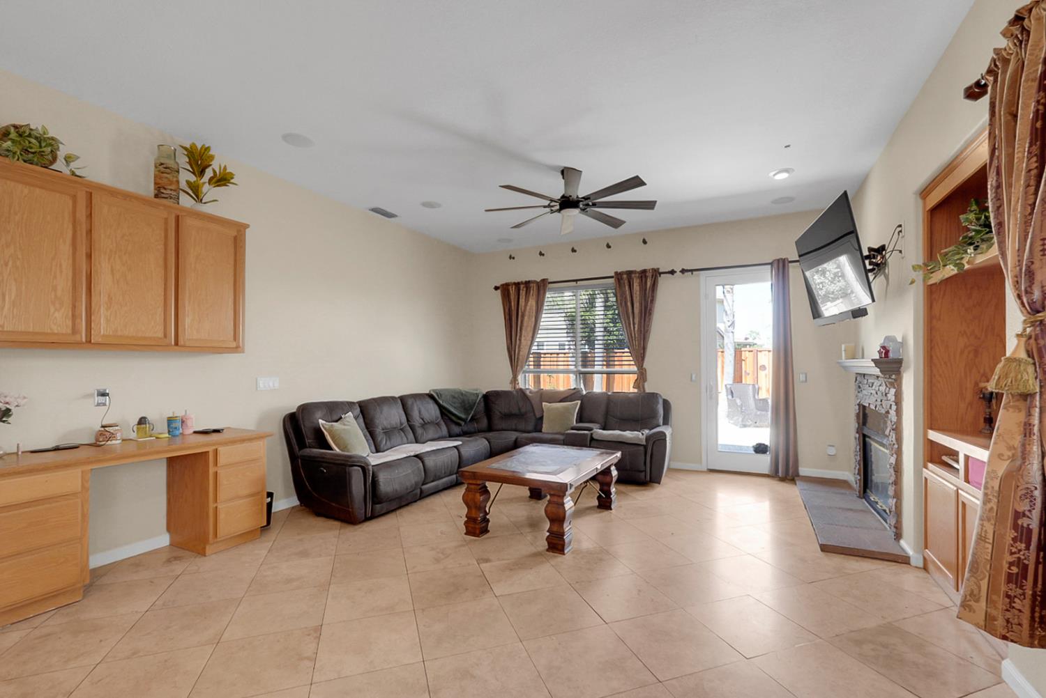 1929 Sparrowhawk St, Manteca, CA 95337