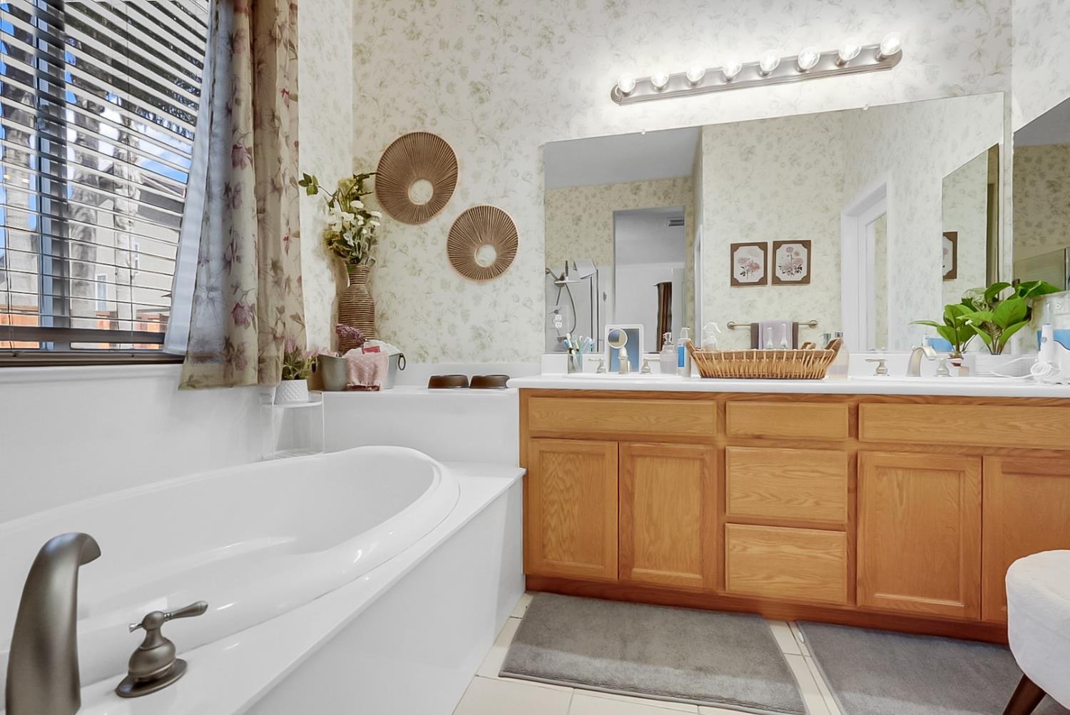 1929 Sparrowhawk St, Manteca, CA 95337