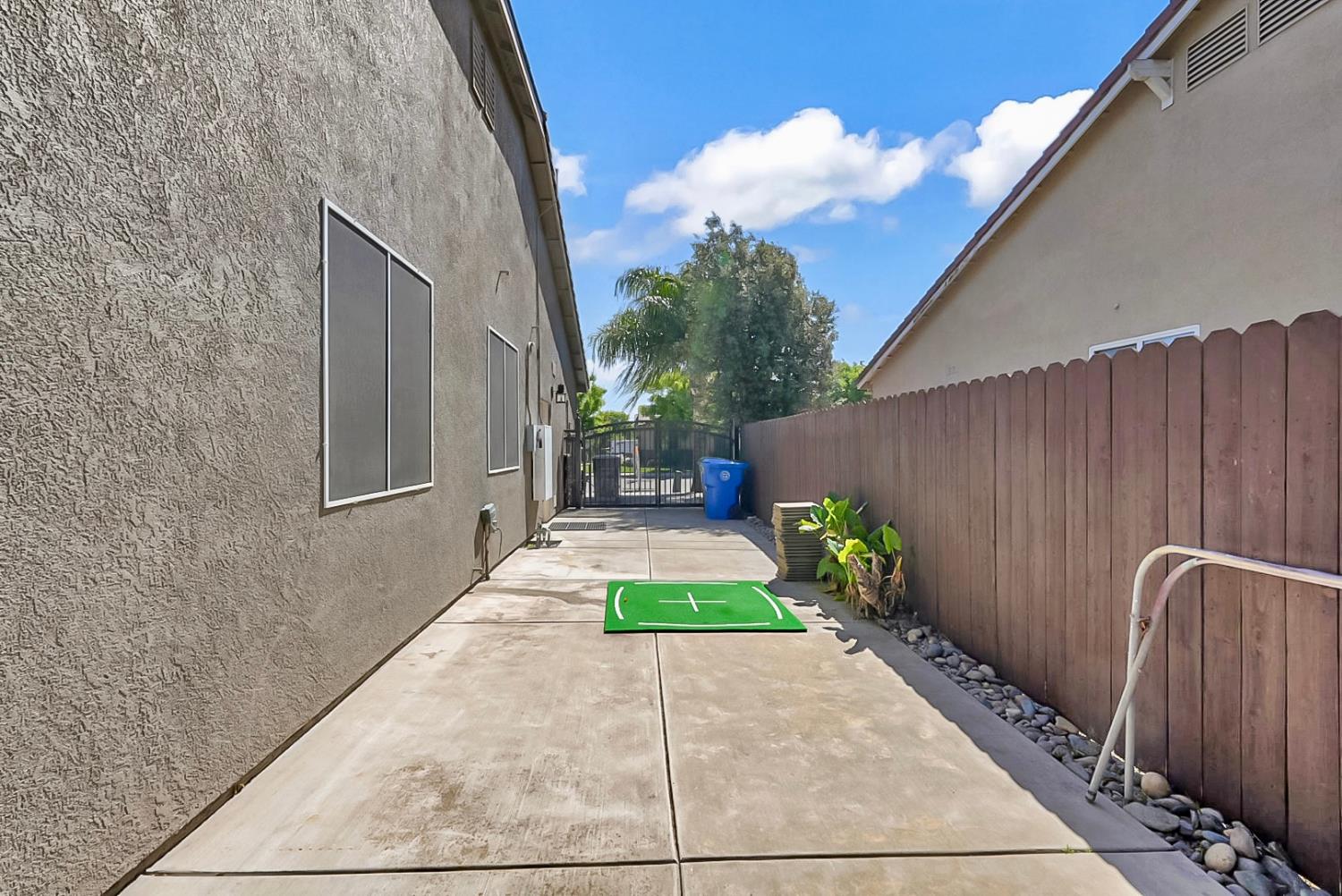 1929 Sparrowhawk St, Manteca, CA 95337