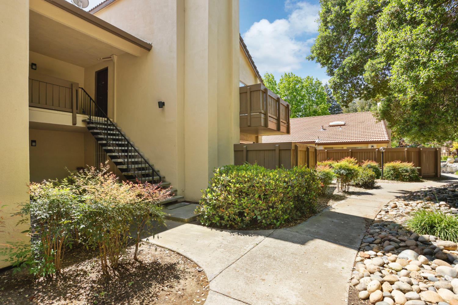 3701 Colonial Dr, Modesto, CA 95356