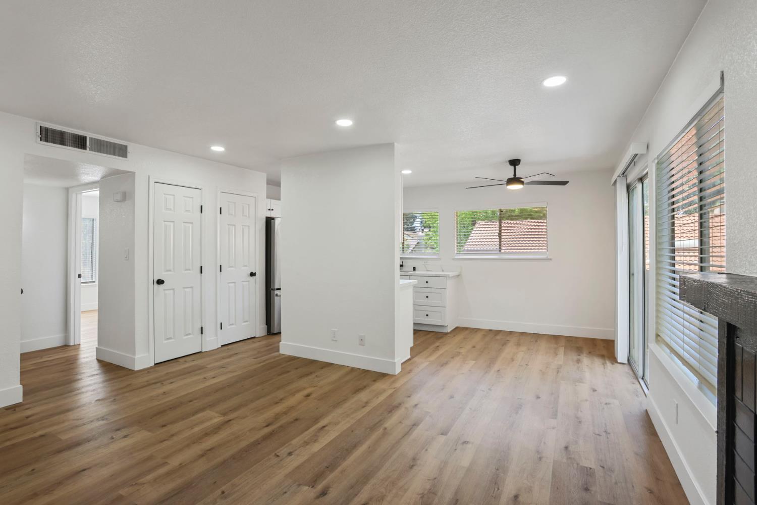 3701 Colonial Dr, Modesto, CA 95356