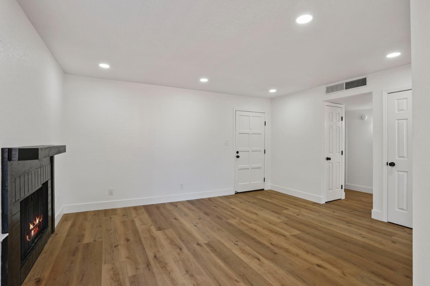 3701 Colonial Dr, Modesto, CA 95356