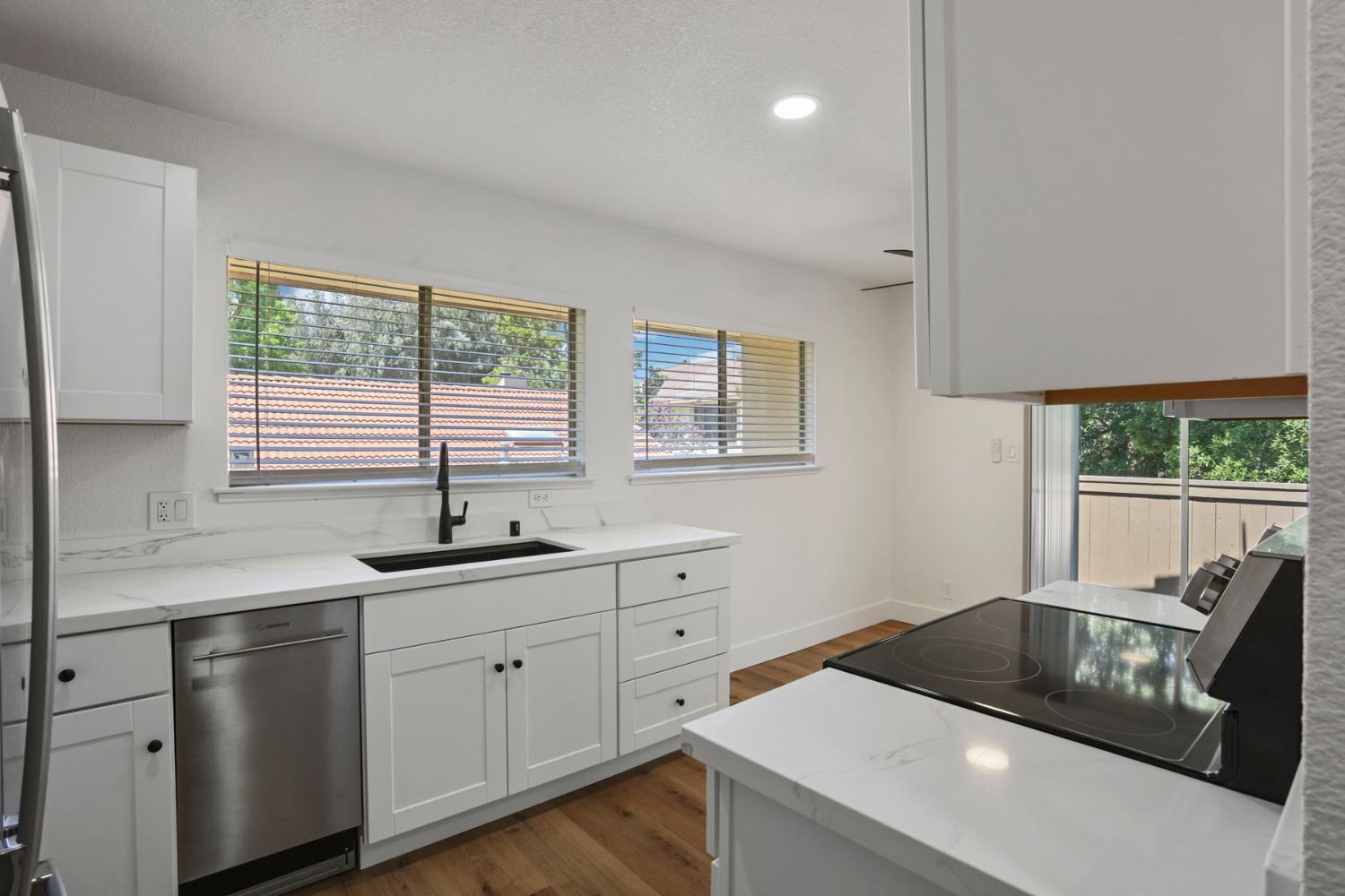 3701 Colonial Dr, Modesto, CA 95356