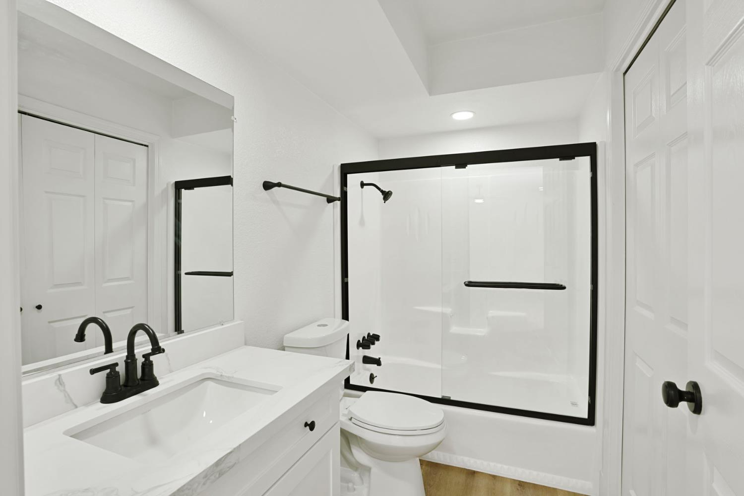 3701 Colonial Dr, Modesto, CA 95356