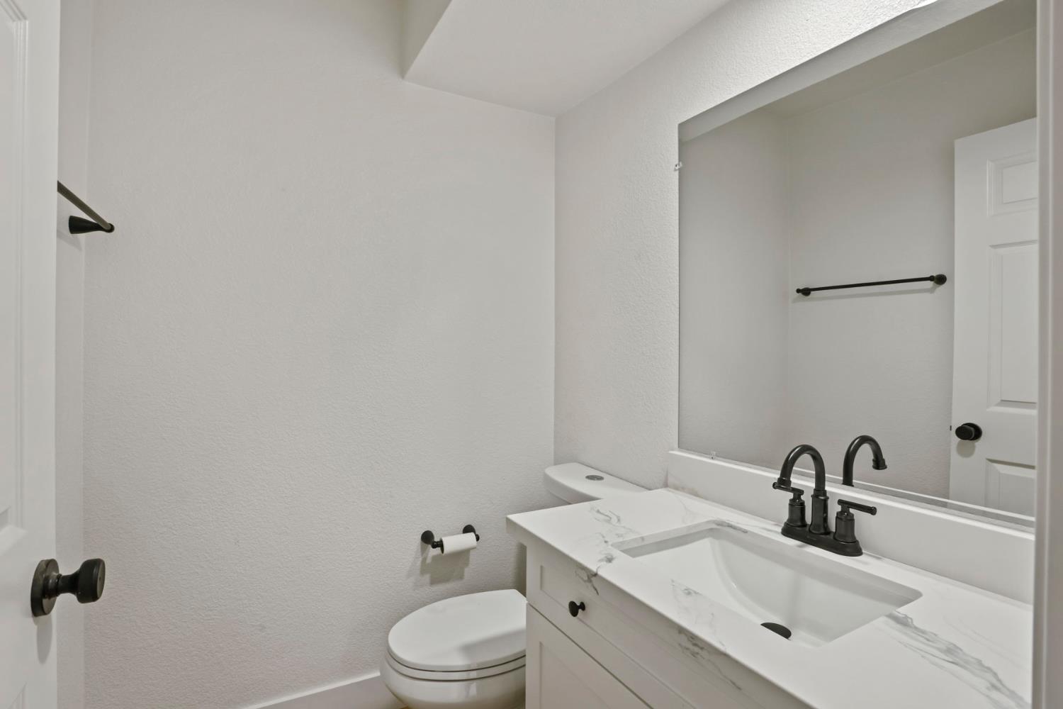 3701 Colonial Dr, Modesto, CA 95356