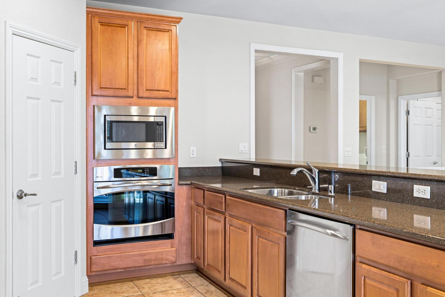 2314 Shadow Berry Dr, Manteca, CA 95336