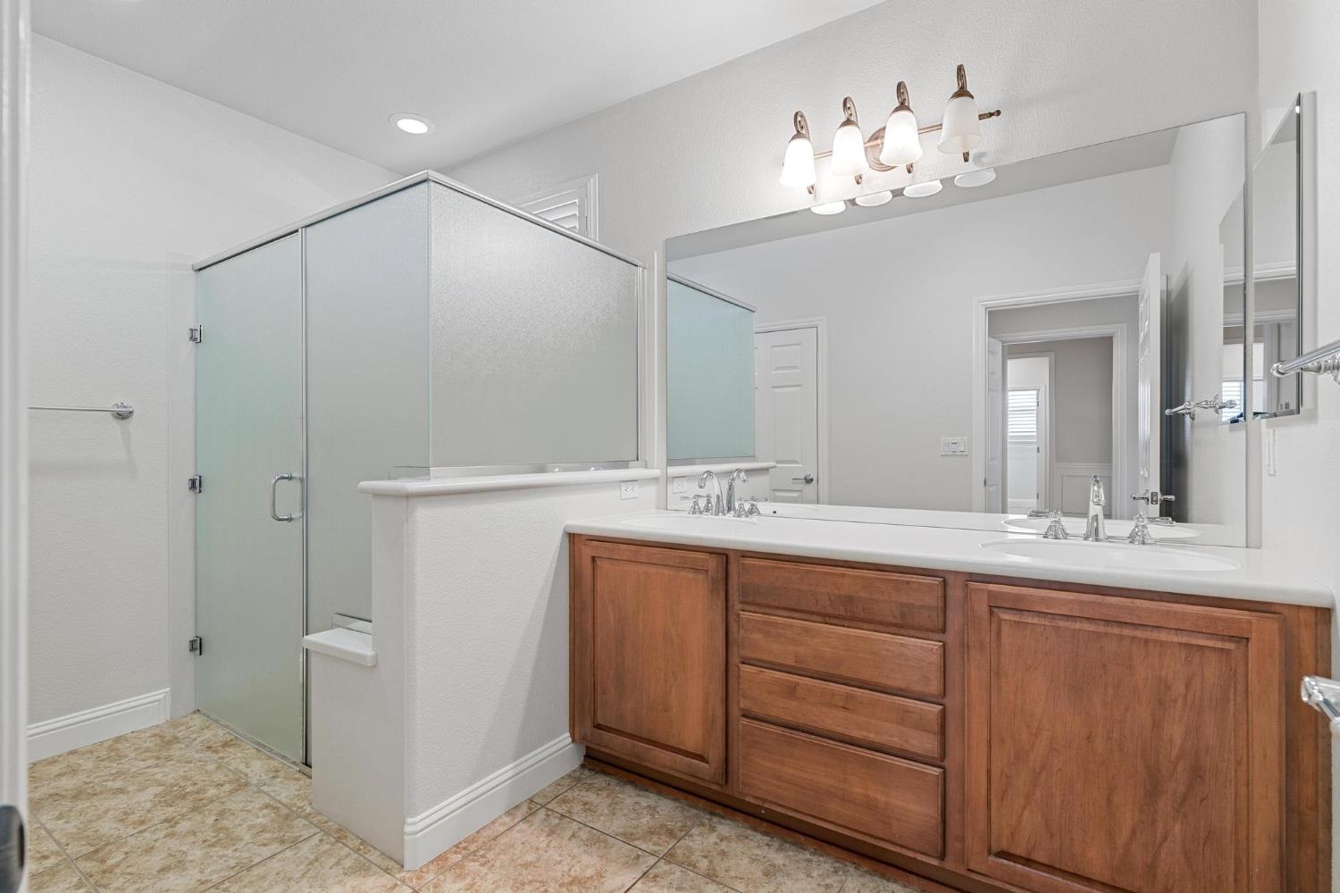 2314 Shadow Berry Dr, Manteca, CA 95336