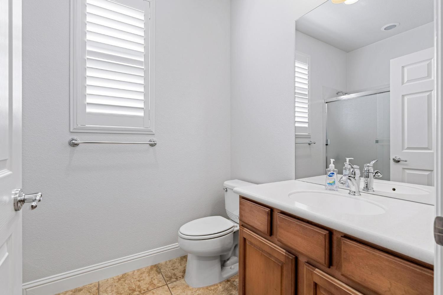 2314 Shadow Berry Dr, Manteca, CA 95336